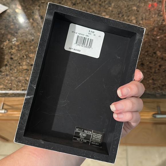 DECOR - Picture 2 of 3